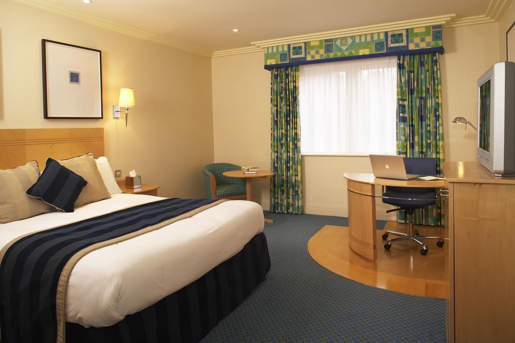 The Bull Hotel; Sure Hotel Collection By Best Western Peterborough Bagian luar foto